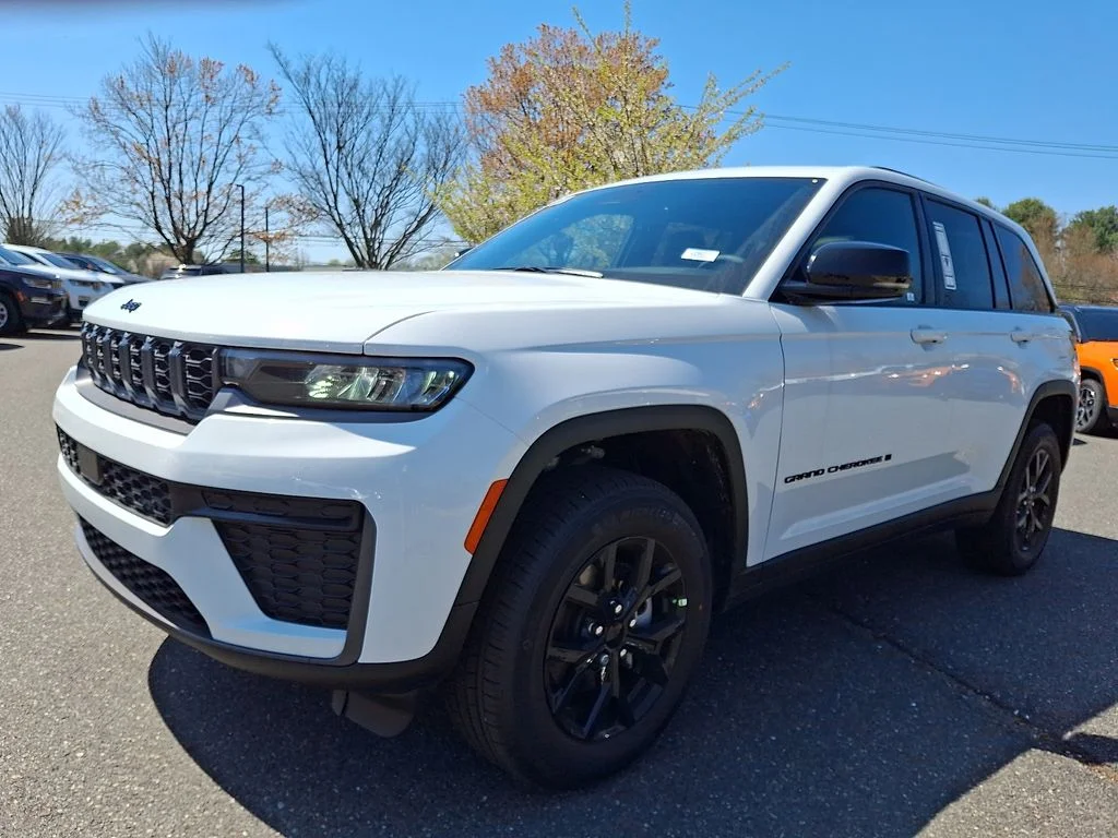 New 2026 Bright White Clear-Coat Exterior Paint Jeep Altitude image 2