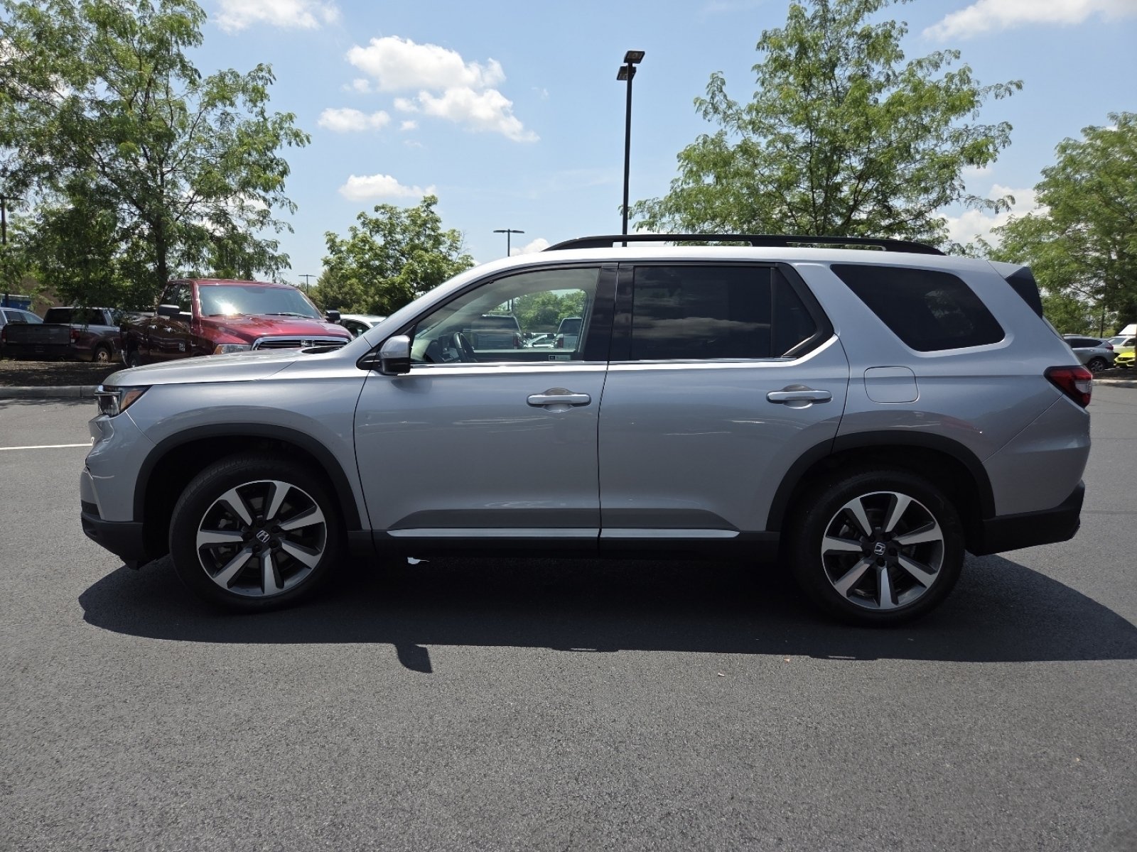 Certified Used 2023 Lunar Silver Metallic Honda Touring image 21