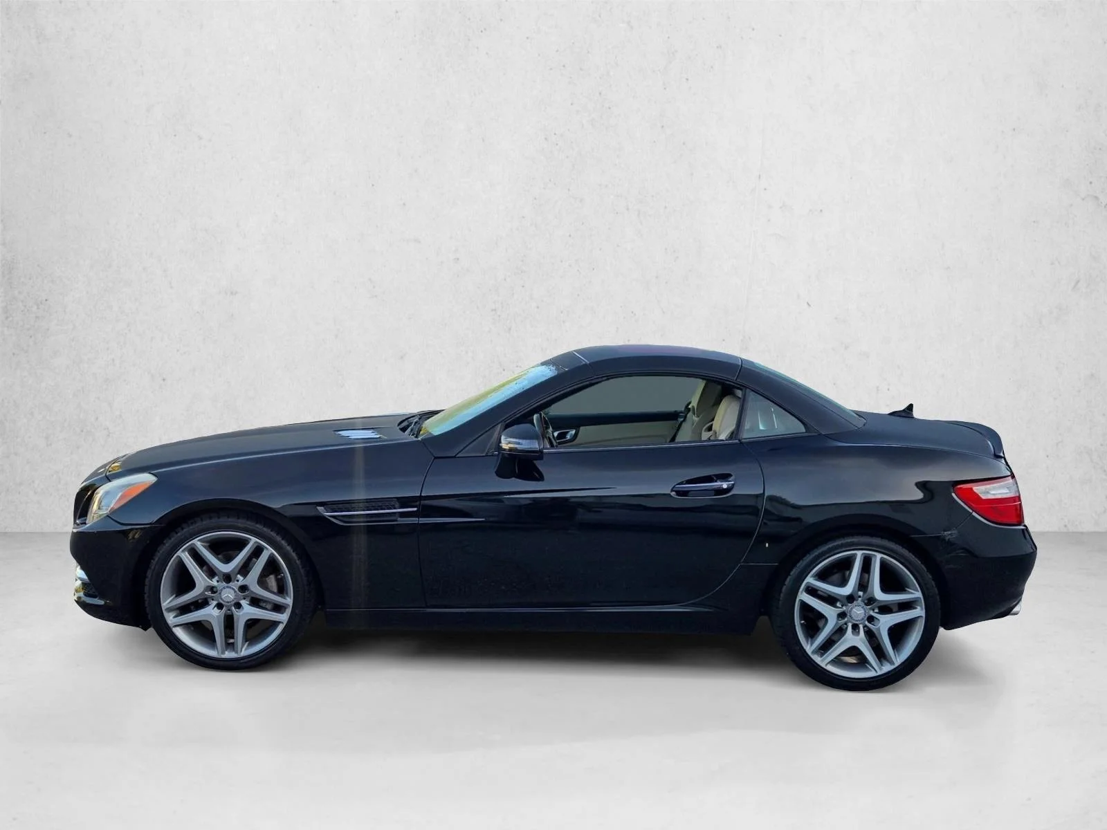Used 2014 Black Mercedes-Benz SLK 250 image 9