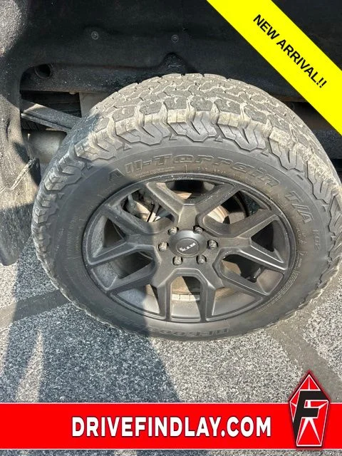 Used 2020 Black GMC AT4 image 8