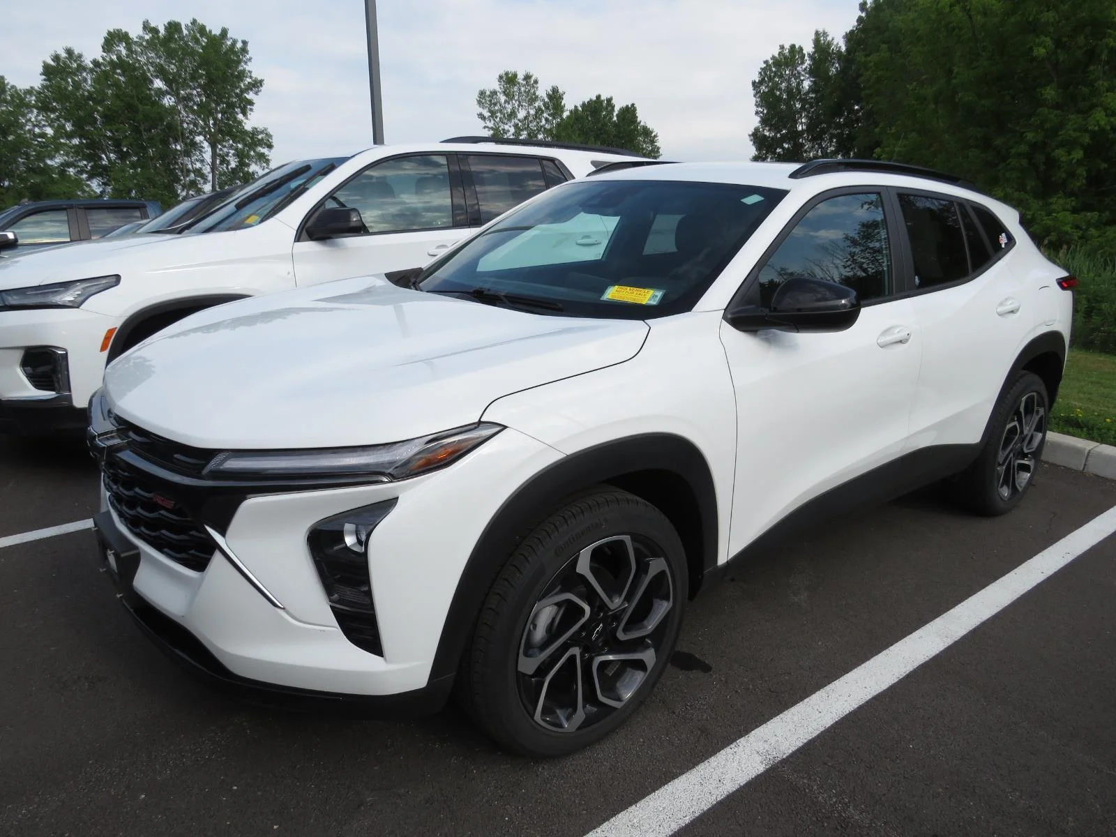 Used 2025 Summit White Chevrolet 2RS image 6