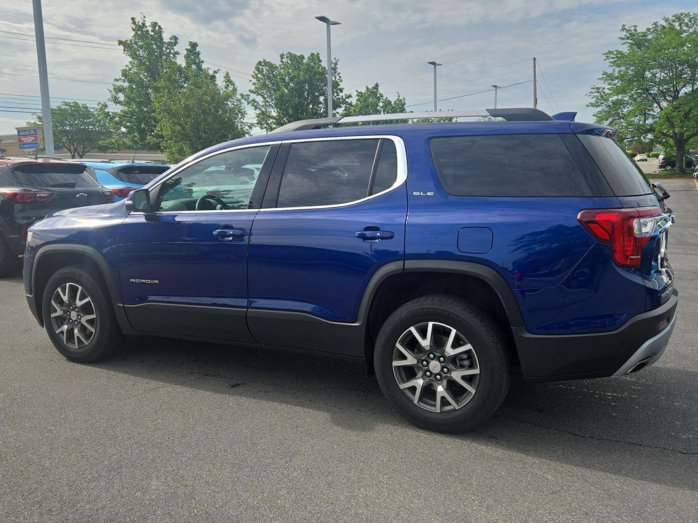 Used 2023 Ultra Blue Metallic GMC SLE image 3