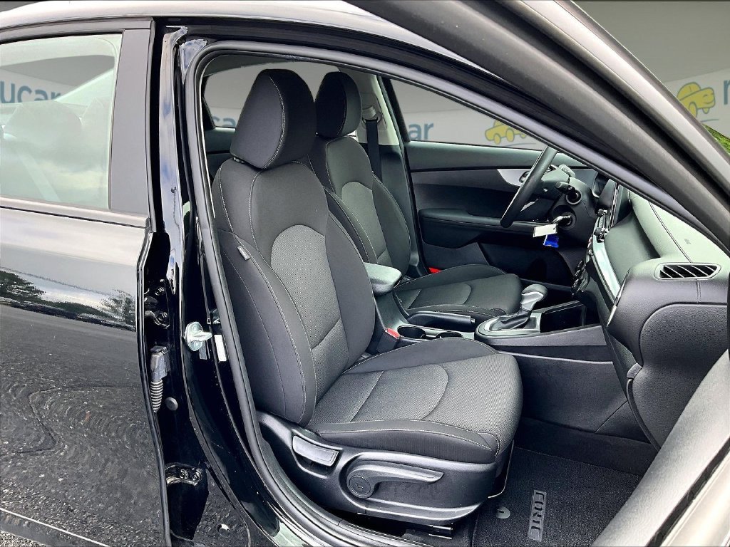 Used 2023 Black Kia LXS image 11