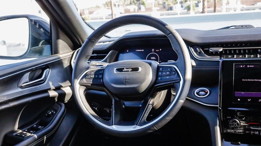Used 2025 Silver Jeep Altitude image 18