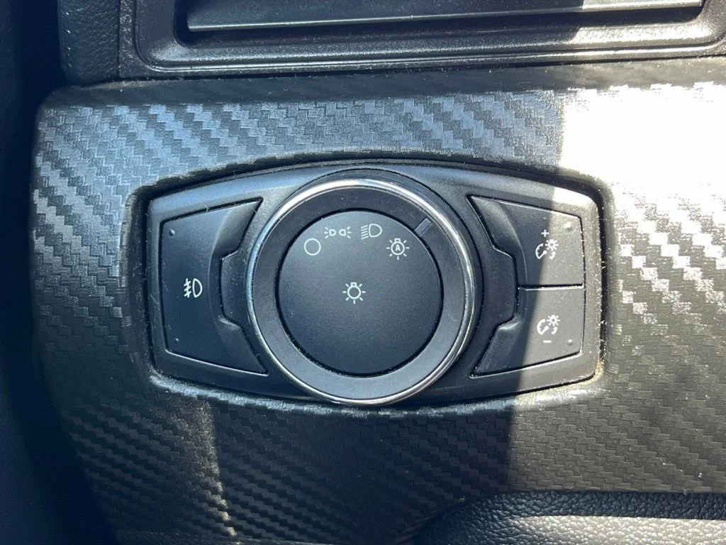 Used 2016 Black Ford V6 image 21