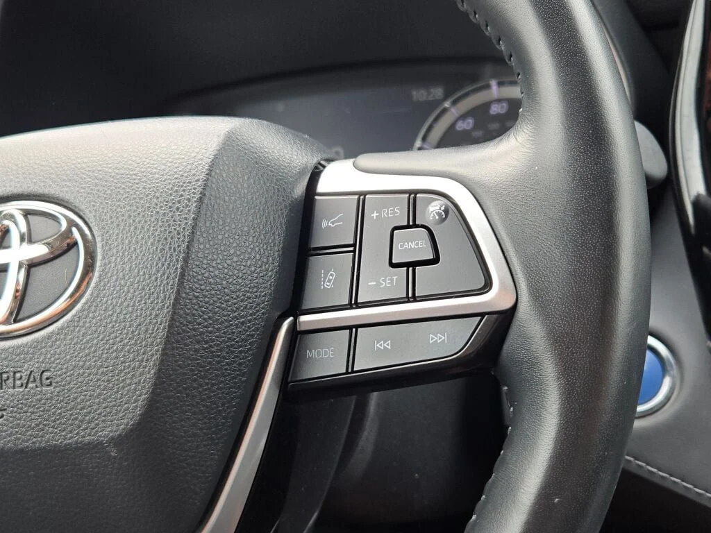 Used 2022 Silver Toyota XLE image 34