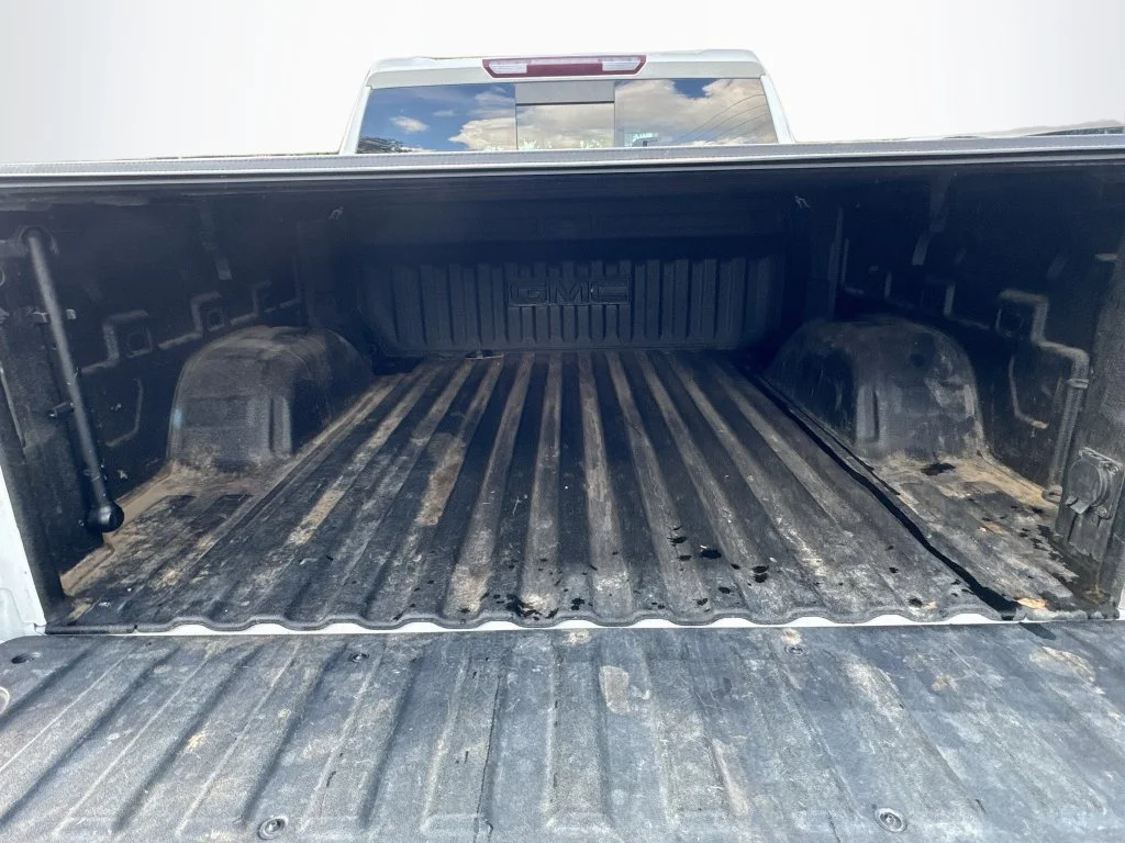 Used 2022 White GMC SLT image 29