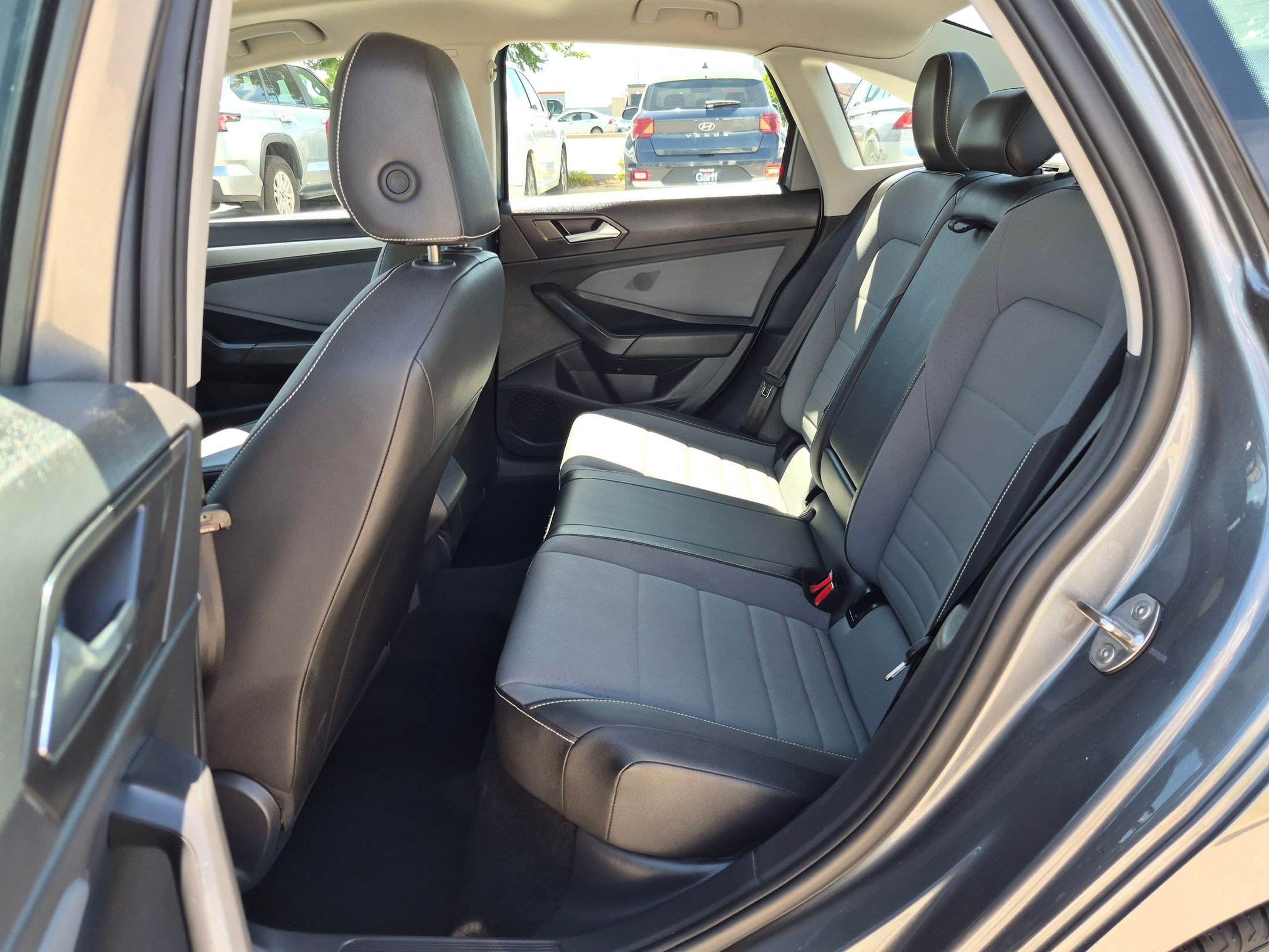 Certified Used 2025 Platinum Gray Metallic Volkswagen SE image 28