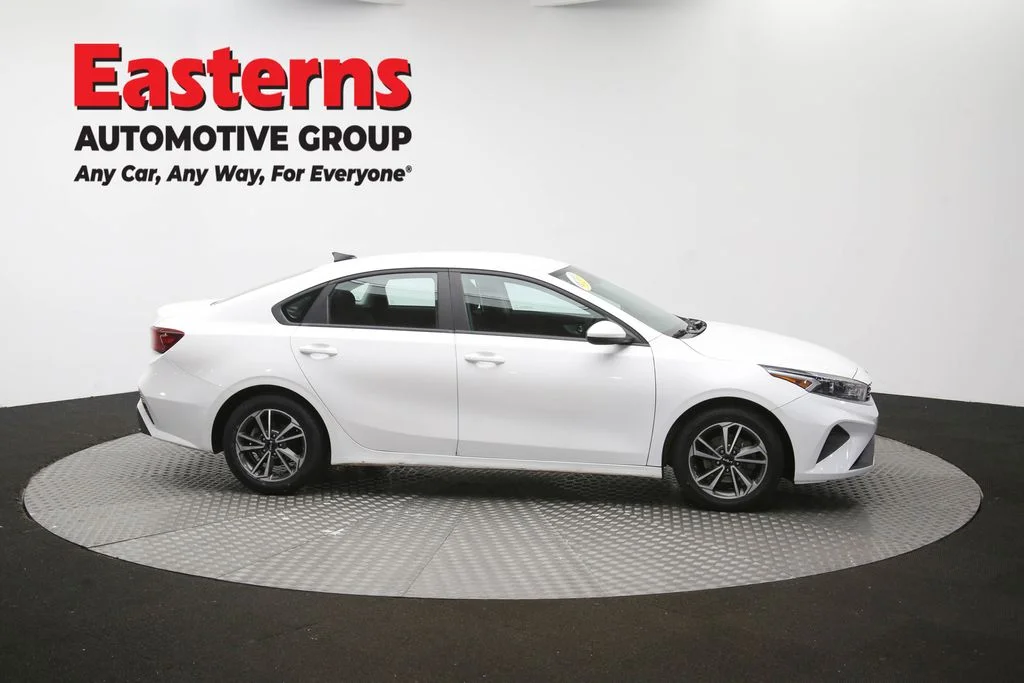 Used 2023 White Kia LXS image 45