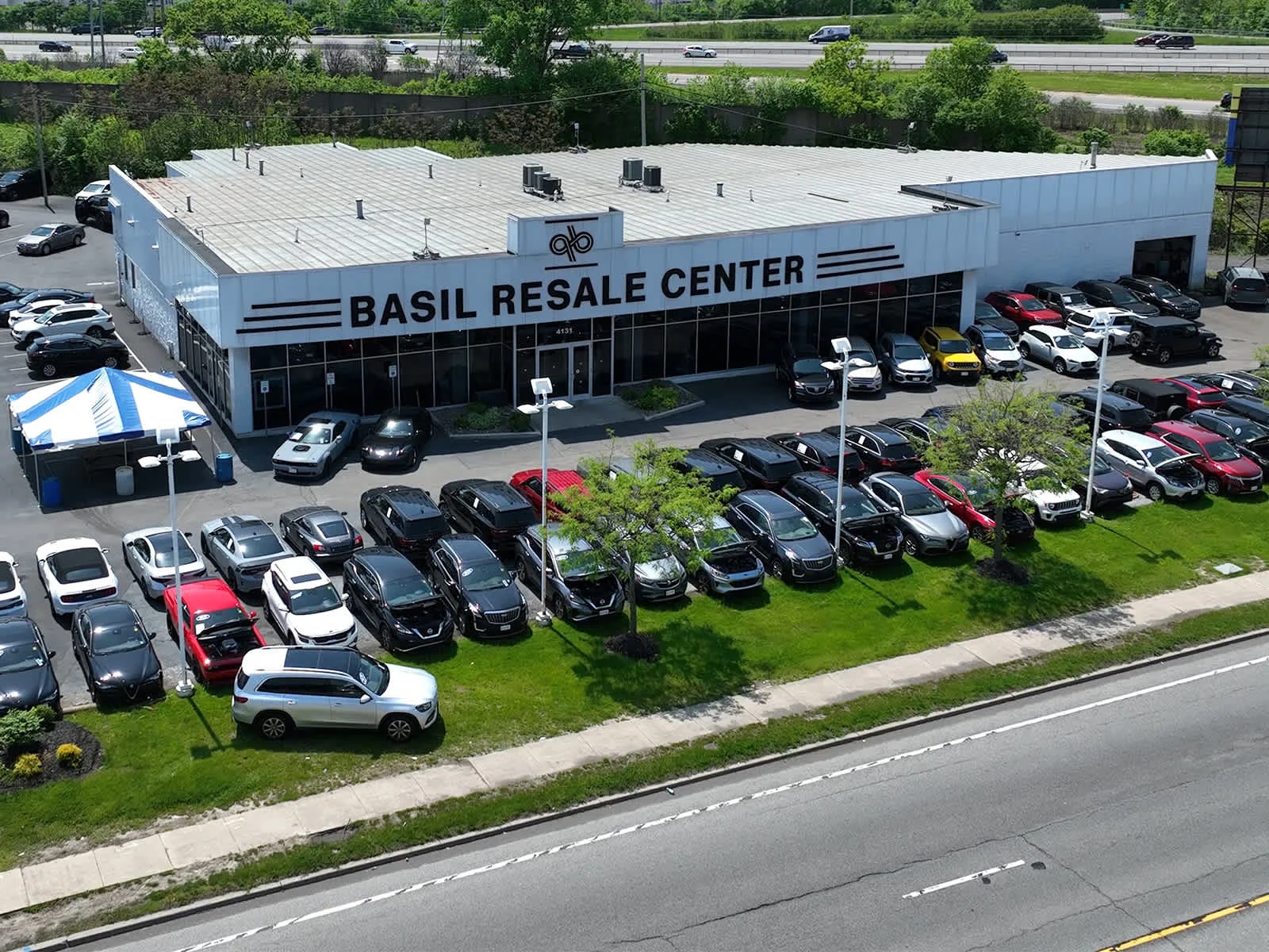 Used 2024 Pearl White Tricoat Nissan SV image 27