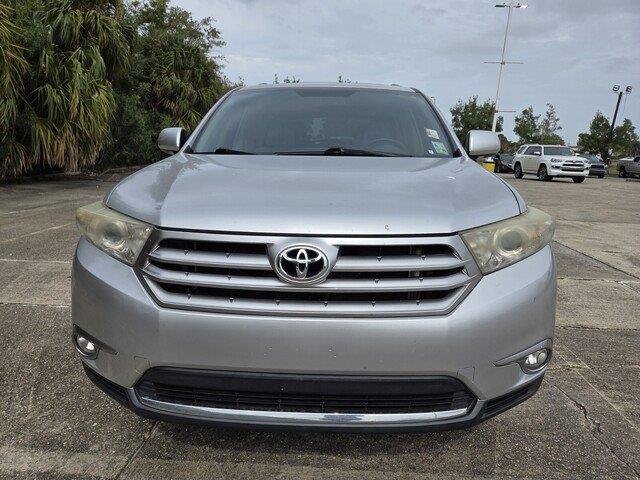 Used 2013 Classic Silver Metallic Toyota Limited image 2