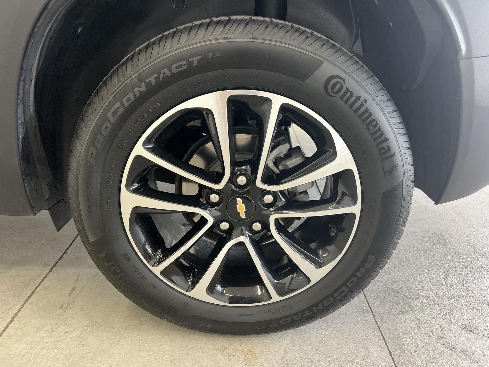 Used 2025 Sterling Gray Metallic Chevrolet LT image 10