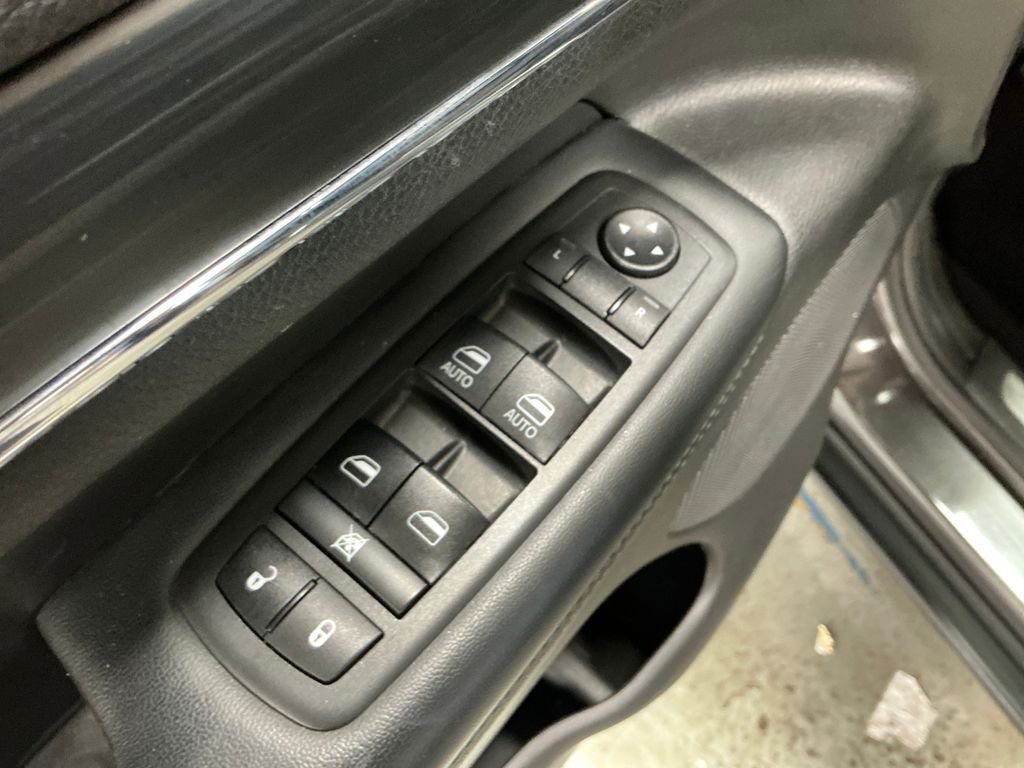 Used 2019 Gray Jeep Limited image 16