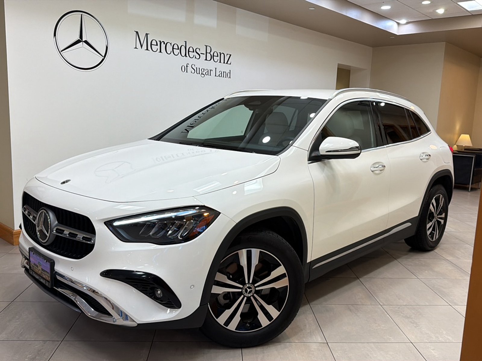 Certified Used 2025 Polar White Mercedes-Benz 4MATIC® image 1