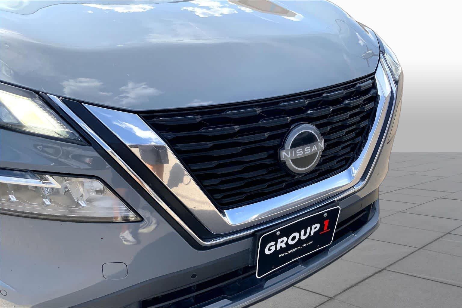 Used 2023 Boulder Gray Pearl Nissan SL image 29