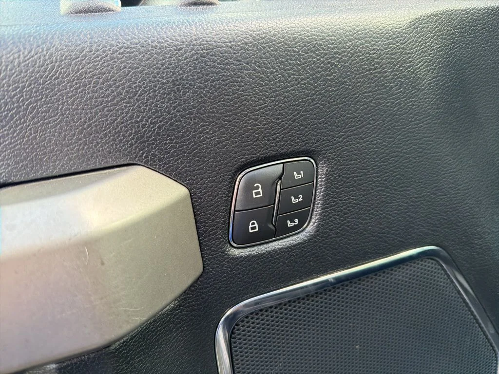Used 2021 Carbonized Gray Metallic Ford Lariat image 13