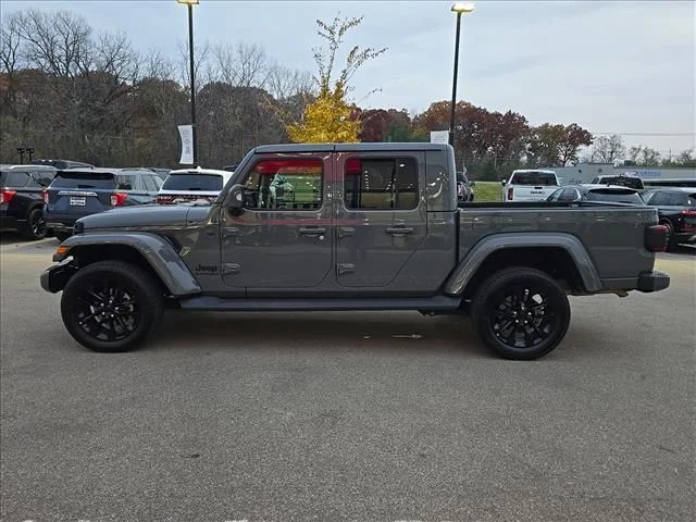 Used 2023 Gray Jeep Overland image 3