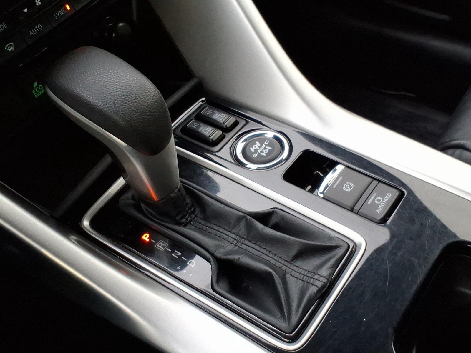 Used 2024  Mitsubishi SEL image 18