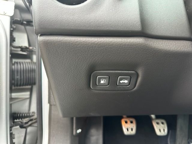 Used 2013 Silver Chevrolet Grand Sport image 13