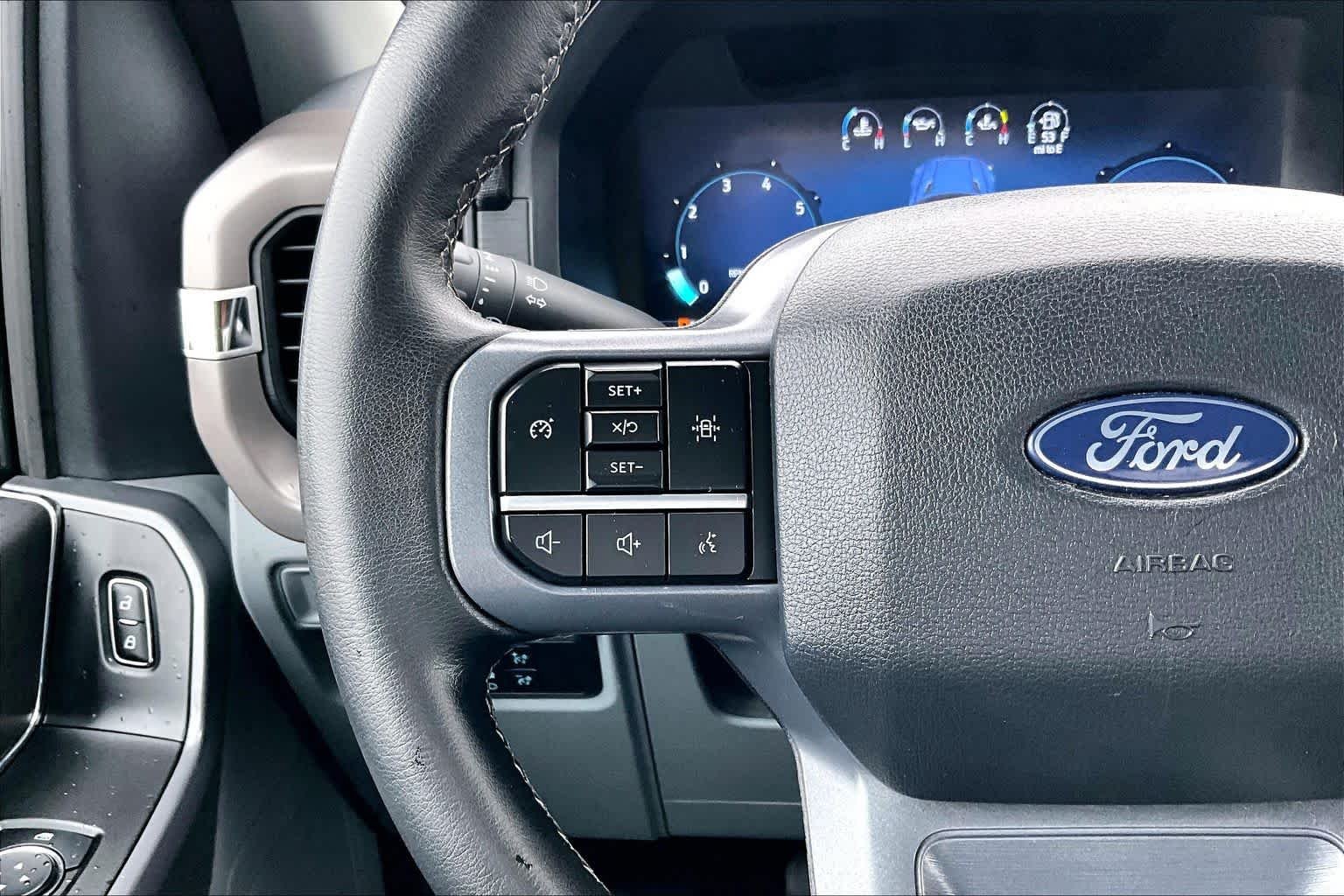 Used 2025 Atlas Blue Metallic Ford XLT image 22
