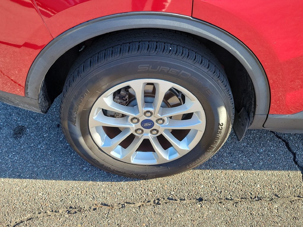 Used 2020 Red Metallic Ford SE image 39