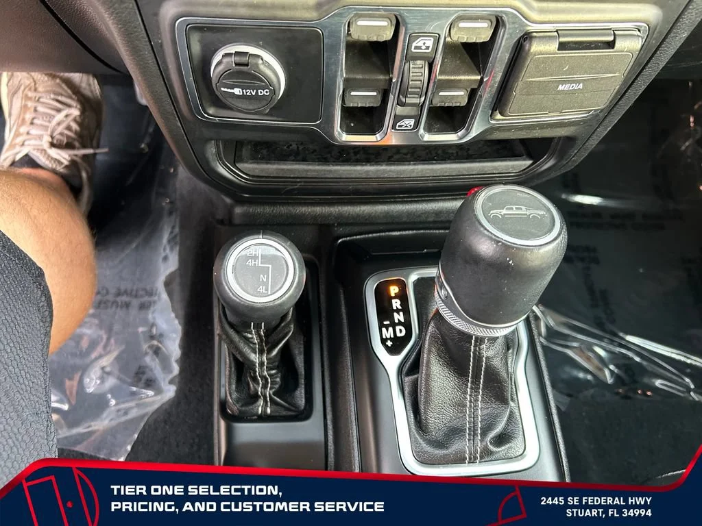 Used 2022 Gray Jeep Overland 4x4 image 24
