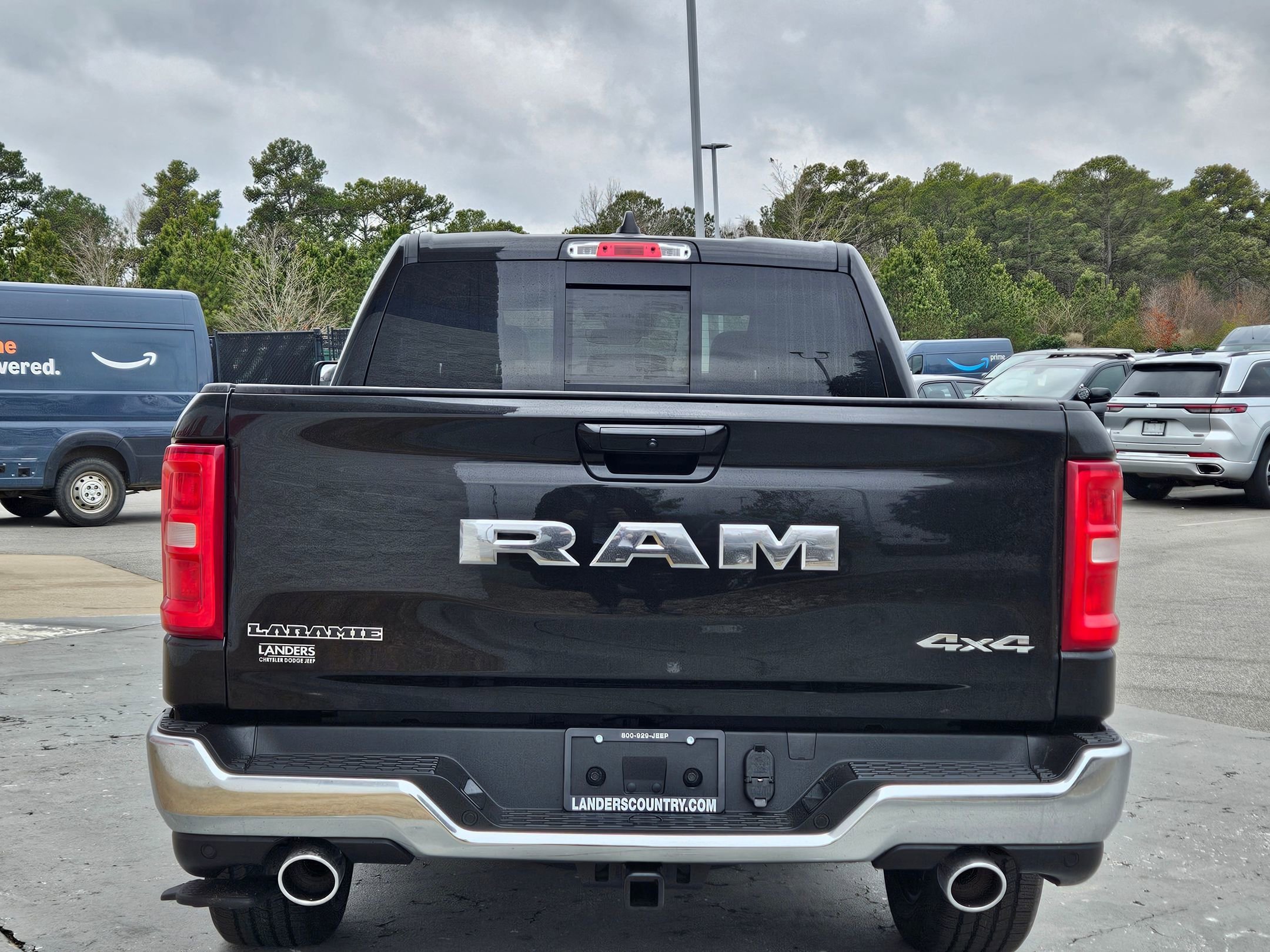 New 2026 Diamond Black Crystal Pearl-Coat Exterior Paint RAM Laramie image 6