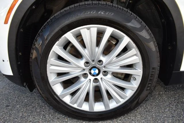 Used 2017 Alpine White BMW xDrive40e image 9