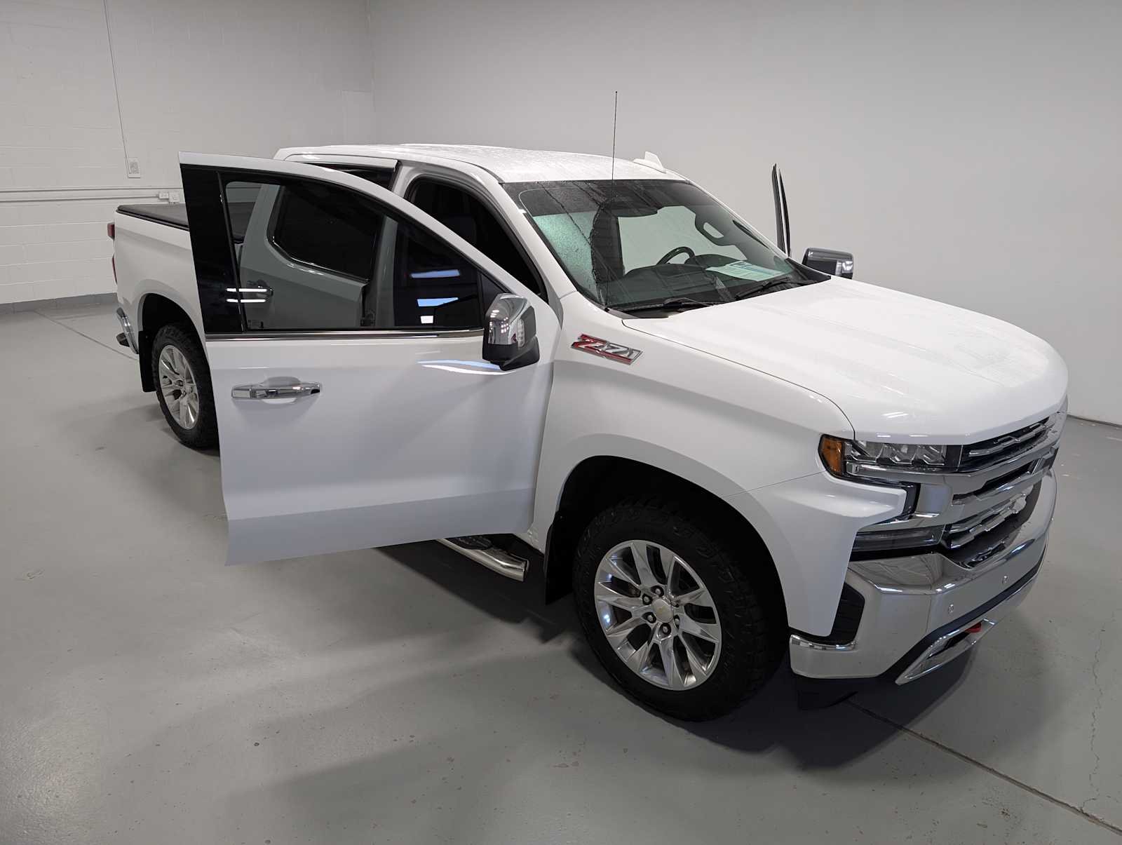 Used 2021 Summit White Chevrolet LTZ image 17