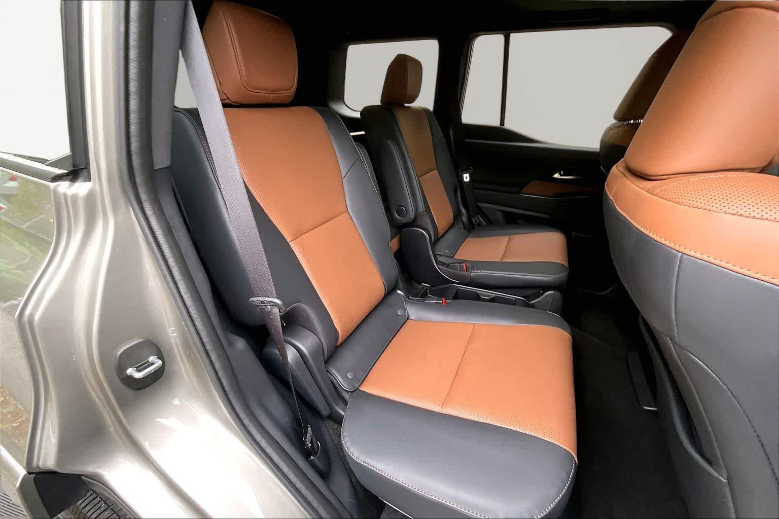 Used 2025 Atomic Silver Lexus Premium+ image 20