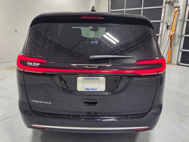 New 2027 Diamond Black Crystal Pearl-Coat Exterior Paint Chrysler Select image 11