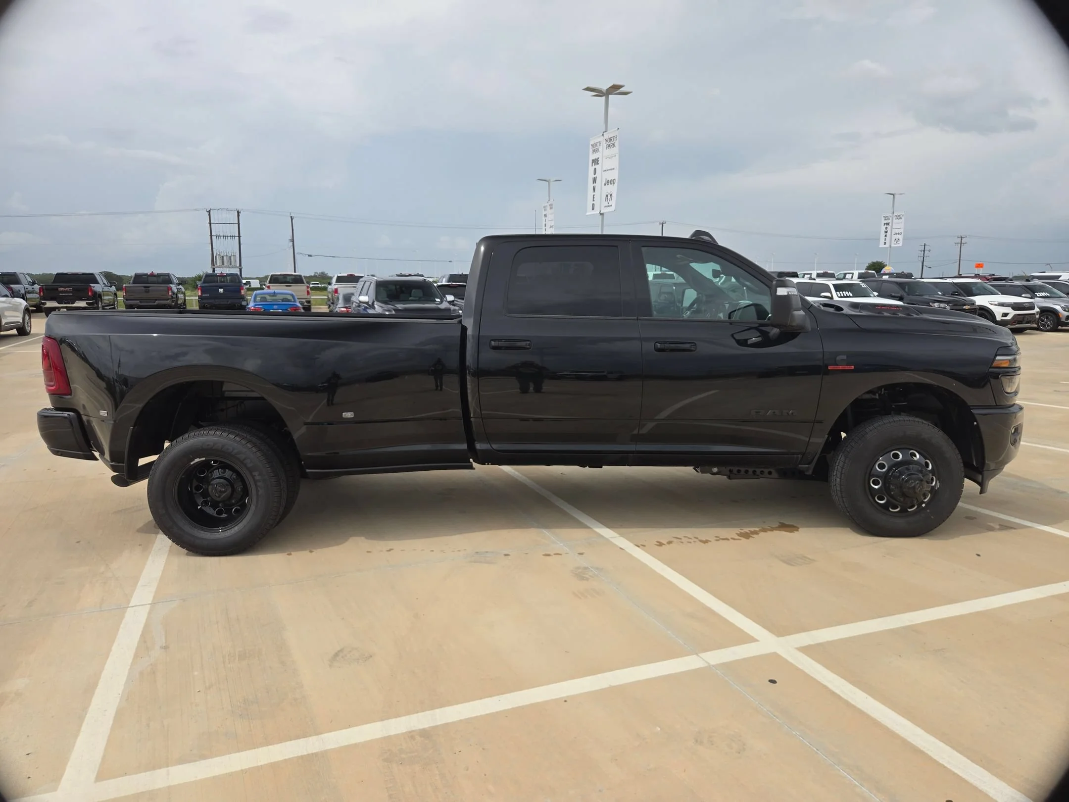 New 2026 Diamond Black Crystal Pearl-Coat Exterior Paint RAM Laramie image 2