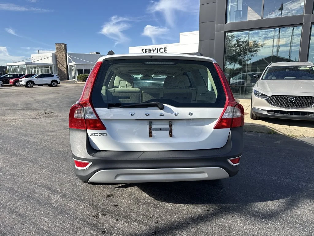Used 2011 Volvo XC70 3.2 with VIN YV4952BL6B1113862 for sale in Countryside, IL