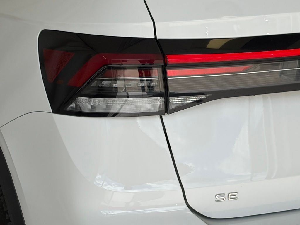 Certified Used 2025 Pure White Volkswagen 1.5T SE image 7