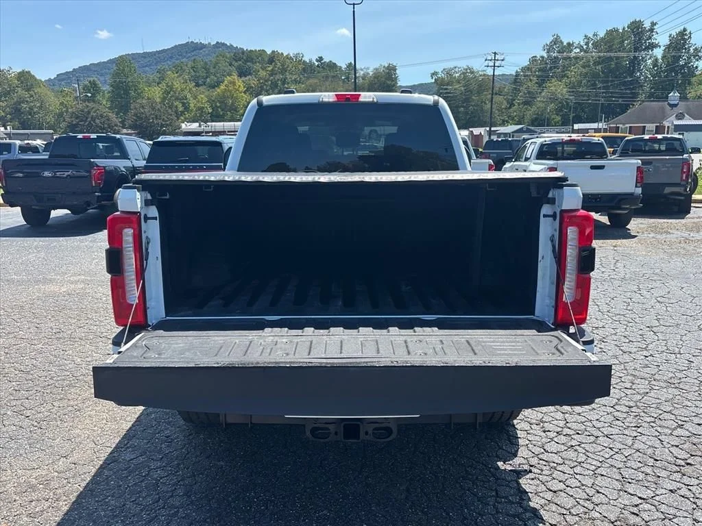 Used 2023 Oxford White Ford XLT image 7
