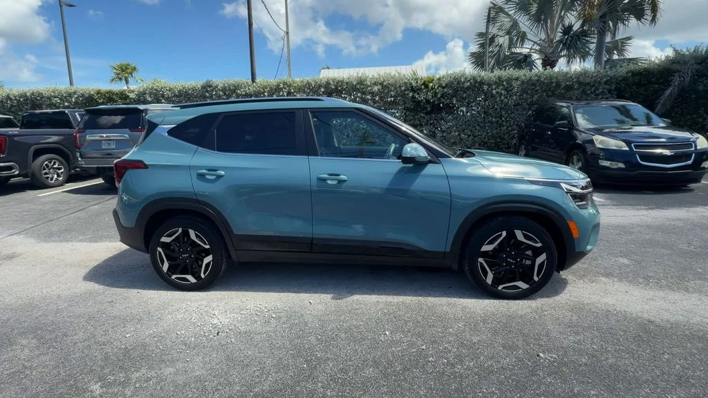 Used 2024 Blue Kia SX image 9