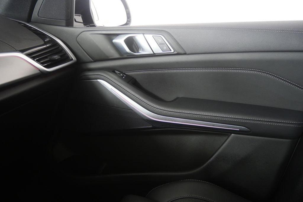 Used 2023 Black Sapphire Metallic BMW xDrive40i image 24