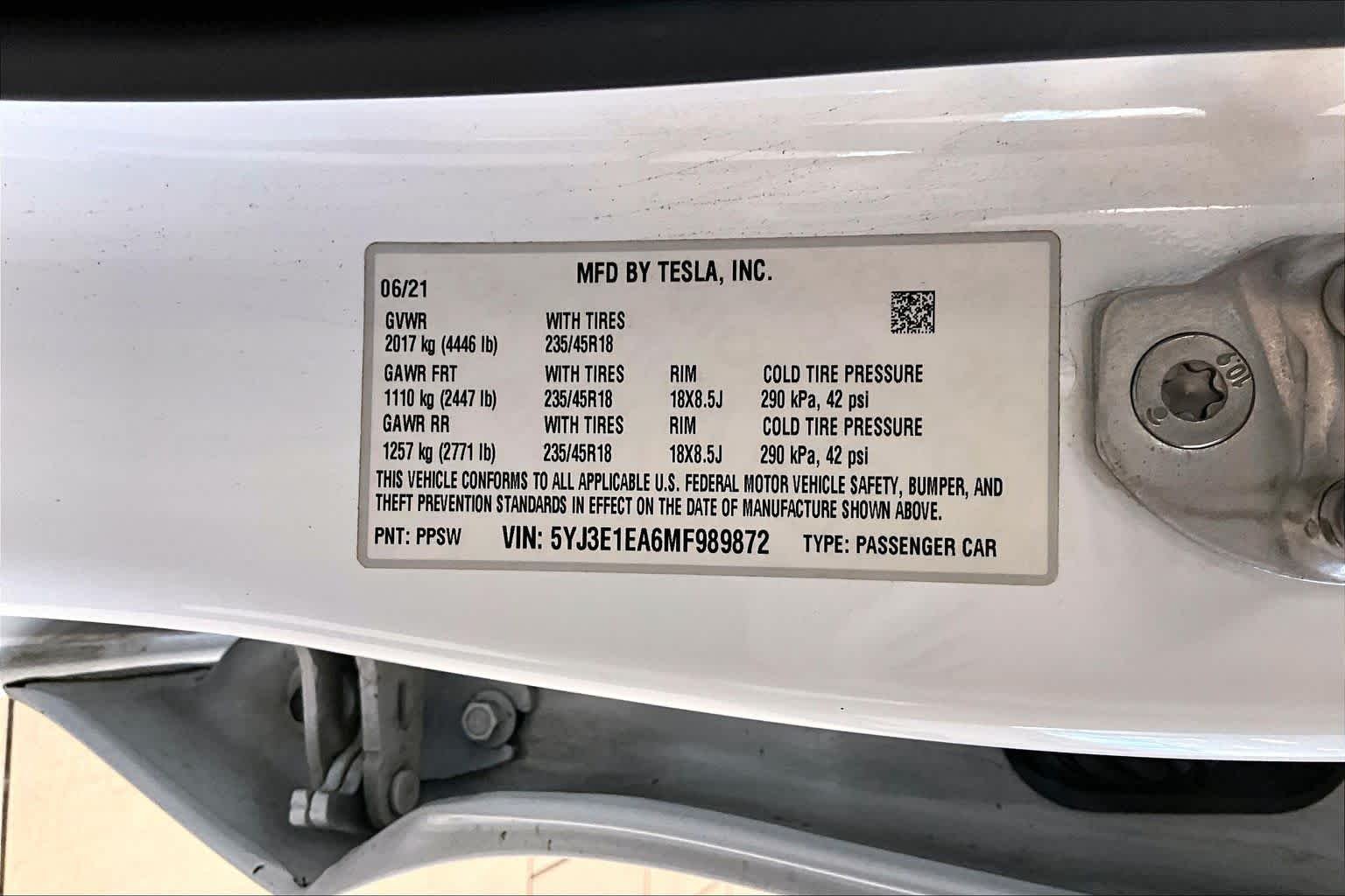 Used 2021  Tesla Standard Range Plus image 29
