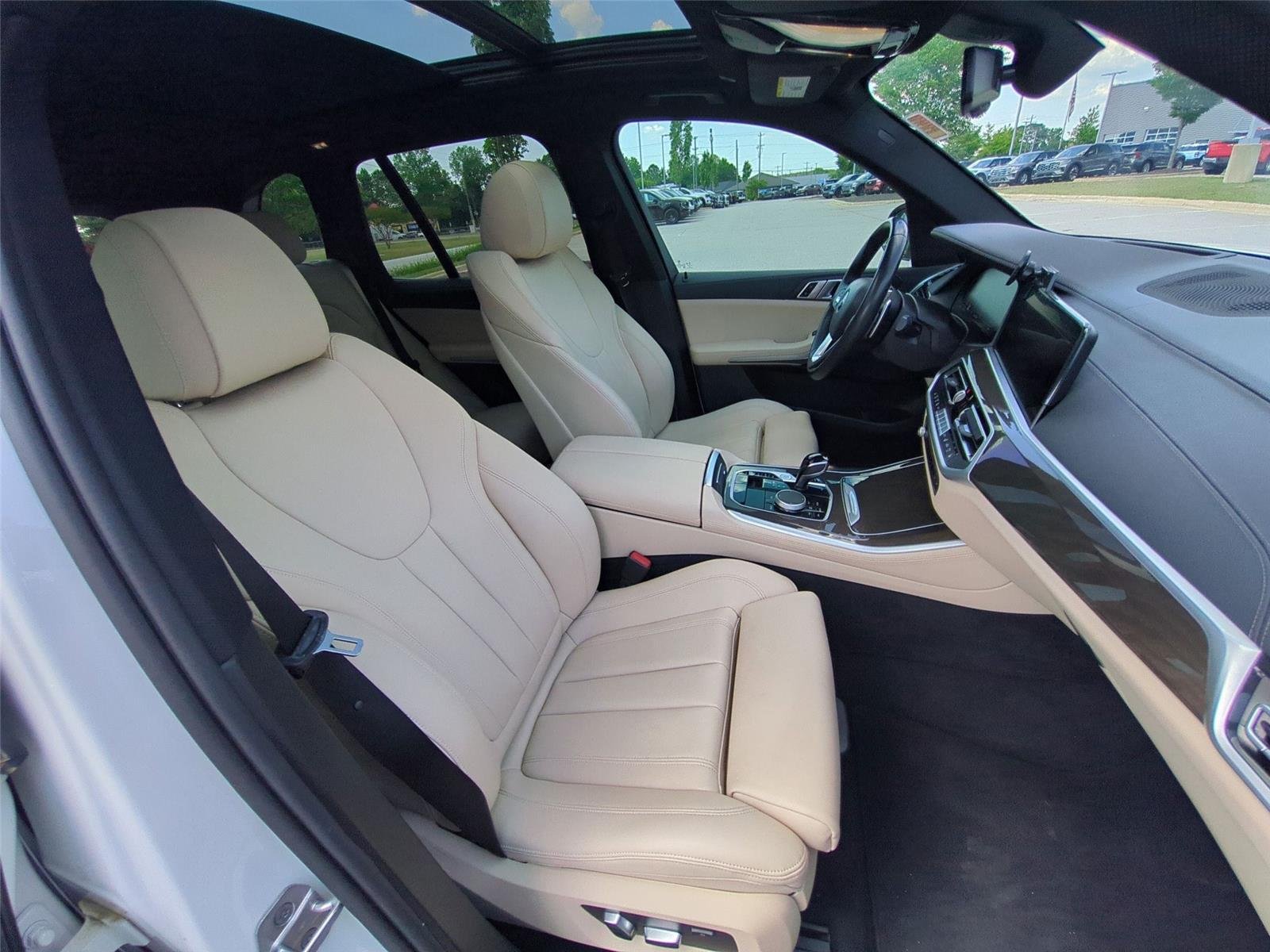 Used 2022 Alpine White BMW sDrive40i image 40