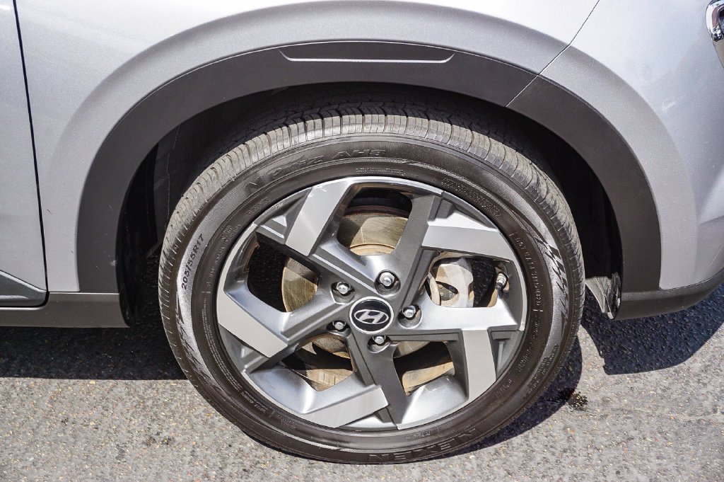 Used 2024 Silver Hyundai SEL image 10