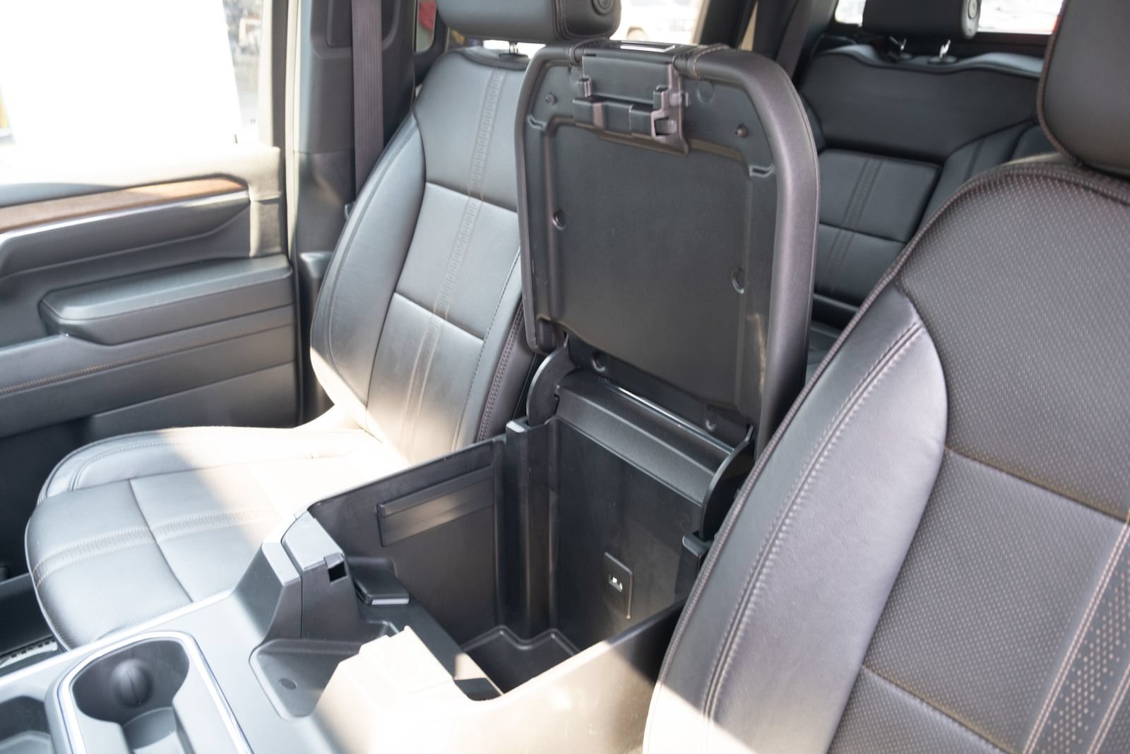 Used 2024 Summit White Chevrolet High Country image 8