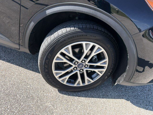 Used 2022 Black Metallic Ford SEL image 36