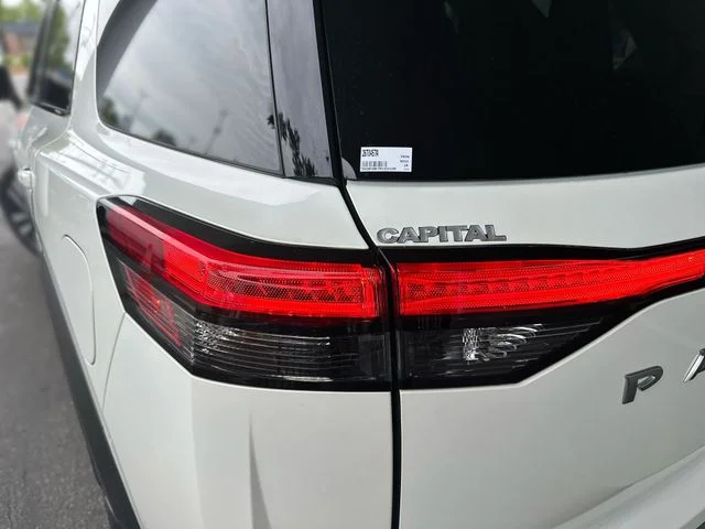 Used 2024 White Nissan Platinum image 28