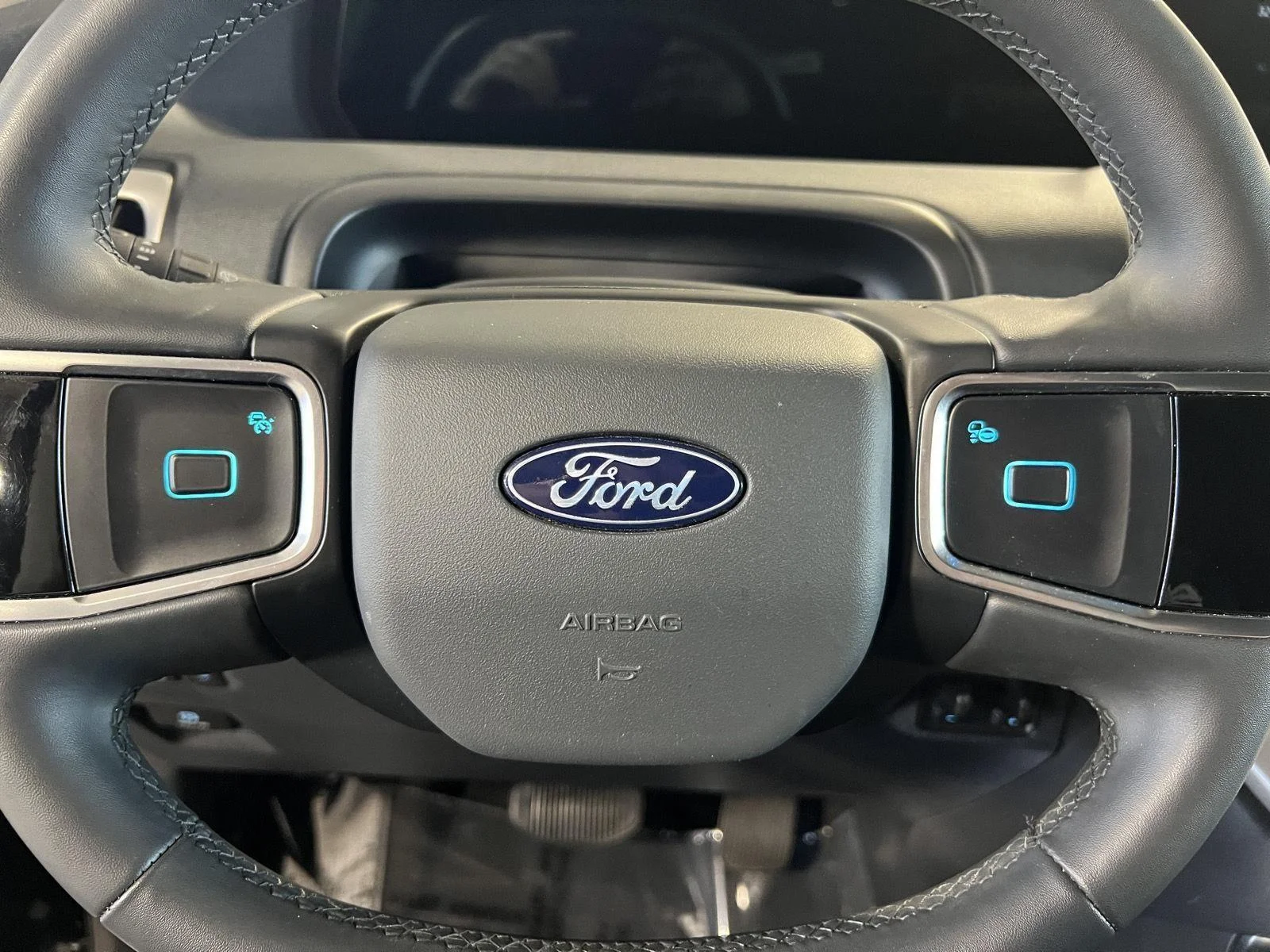 Used 2025 Agate Black Ford Active image 10