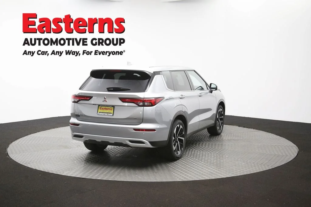 Used 2024 Silver Mitsubishi SE image 40