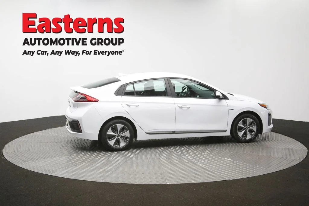 Used 2019 White Hyundai Base image 44