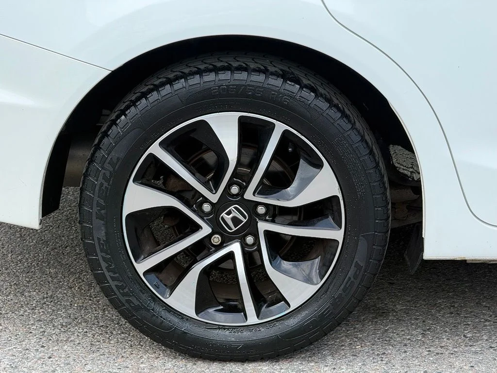 Used 2015 White Honda EX image 13