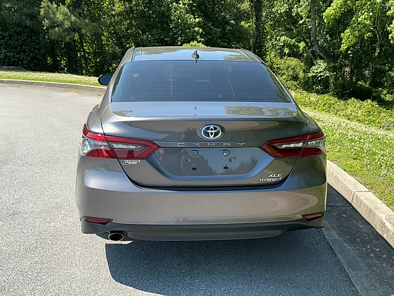Used 2023 Predawn Gray Mica Toyota XLE Hybrid image 15