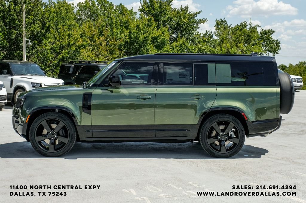 New 2026 Woolstone Green Metallic Land Rover X-Dynamic SE image 13