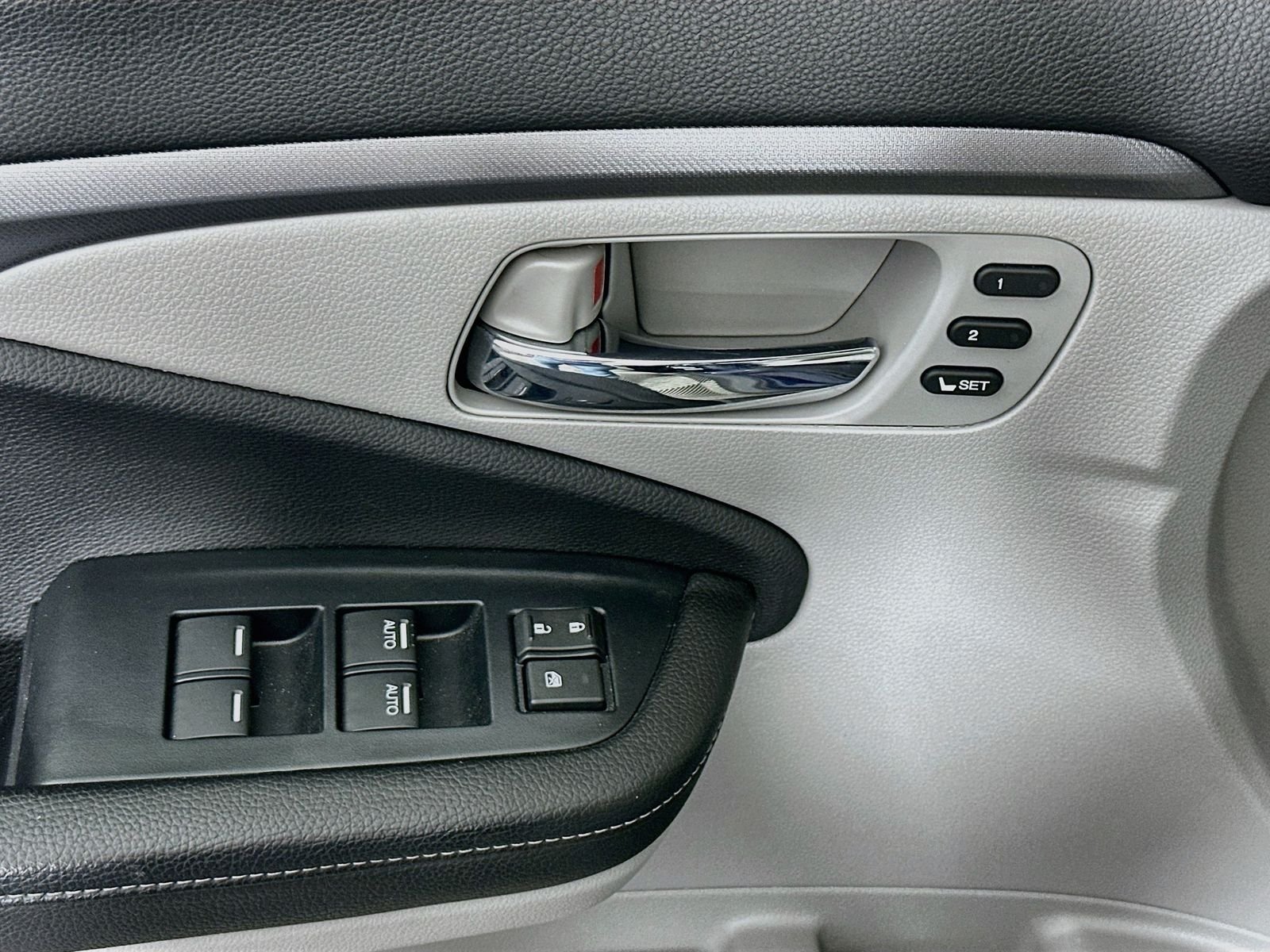 Used 2023 Obsidian Blue Pearl Honda RTL-E image 18